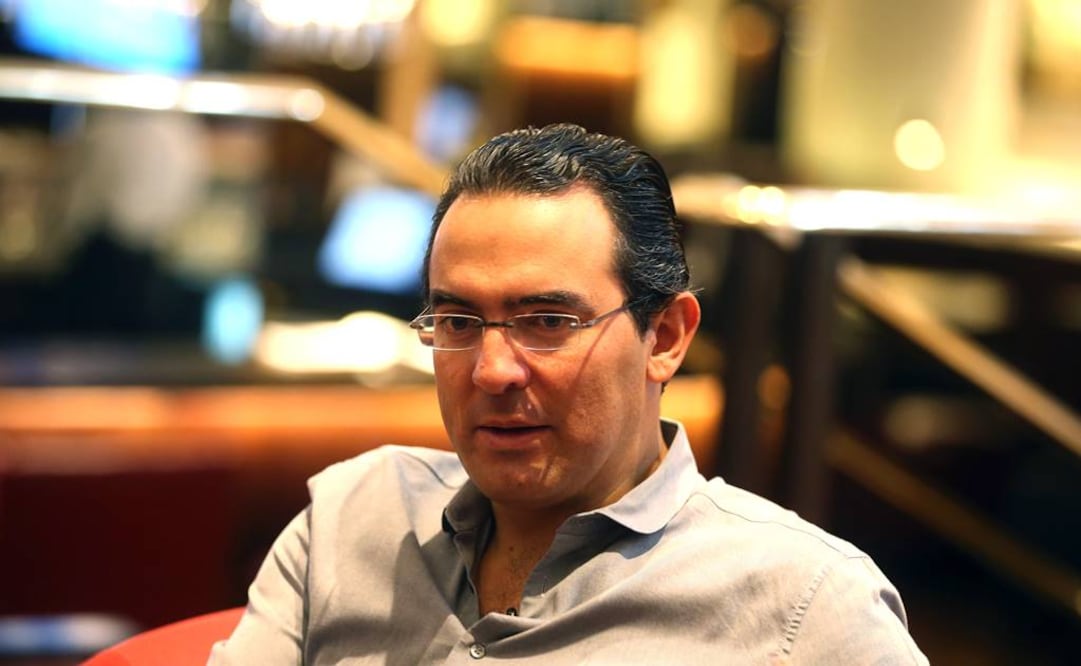 Vásquez, premiado con el galardón de Alfaguara en 2011 por El ruido de las cosas al caer, es finalista por segunda vez en la Bienal de Novela Vargas Llosa. FOTO: EFE.