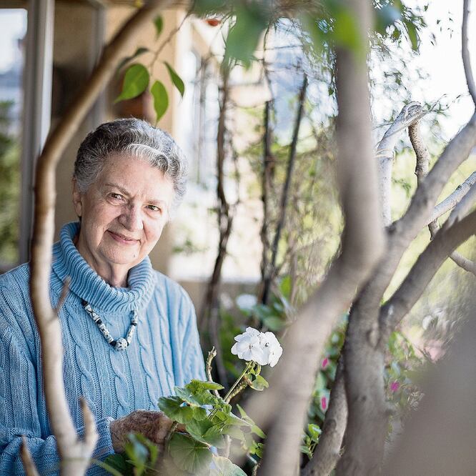 La narradora Angelina Muñiz-Huberman recibió el 29 de octubre pasado el Premio Nacional de Artes y Literatura 2018. “Escribir es mi vida”, asegura. GERMÁN ESPINOSA. EL UNIVERSAL