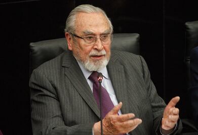 Bernardo Bátiz agradece respuestas de Guillermo Sheridan