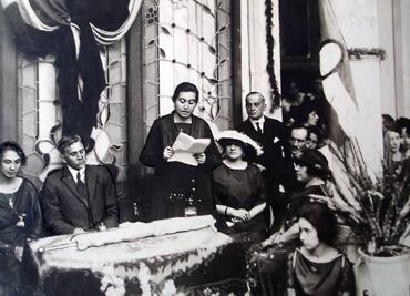 Obra de Mistral, astro en la Feria del Libro de Santiago