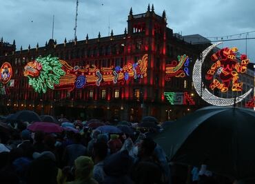 Sin sana distancia inicia show del "Templo Mayor" en el Zócalo