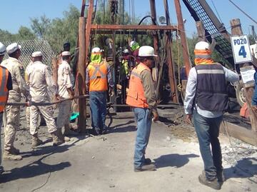 Buzo de la Sedena, por ingresar a pozo donde están atrapados 10 mineros en Coahuila