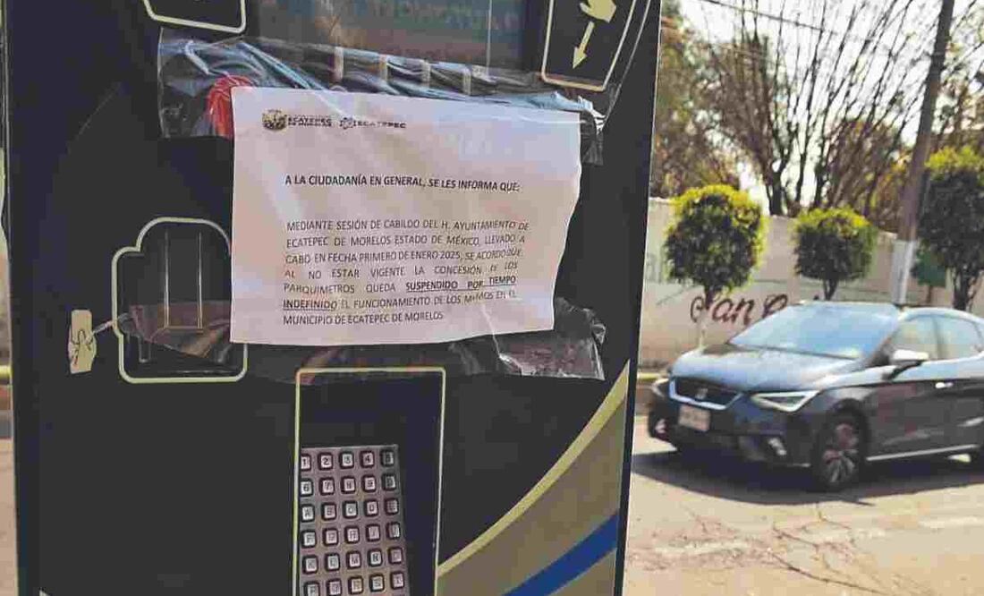 Autoridades municipales colocaron avisos en los aparatos para avisar la suspensión de los parquímetros por tiempo indefinido. Foto: Especial (06/01/2025)