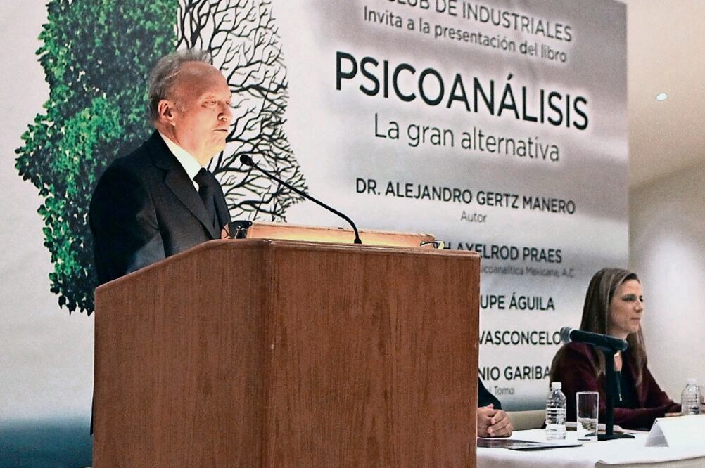 Alejandro Gertz Manero, ex secretario de Seguridad Pública federal y ex jefe de la policía capitalina, abordó la legalización de la marihuana en la presentación de un libro del que es autor (CRISTOPHER ROGEL BLANQUET. EL UNIVERSAL)