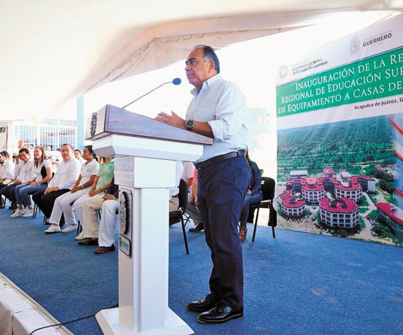 El gobernador Héctor Astudillo Flores dijo a la comunidad universitaria que apoyará a la Máxima Casa de Estudios de Guerrero “hasta el último día de mi mandato”. Foto/ESPECIAL