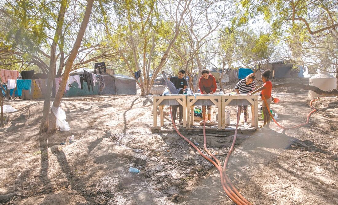 Indocumentados centroamericanos en un campamento, en Matamoros, Tamaulipas. Bajo el gobierno del expresidente Donald Trump fueron obligados a permanecer en México en lo que se resolvían sus procesos migratorios. Foto: John Moore. AFP