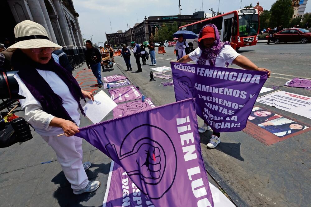 Familiares de víctimas de feminicidio protestaron frente a Palacio de Gobierno en Toluca. Foto: Jorge Alvarado / El Universal