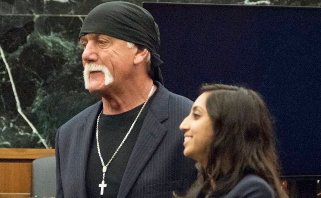 En el video, de 2012, Hogan aparecía sosteniendo relaciones sexuales con la esposa de su ex mejor amigo. En la imagen, junto a la abogada Seema Ghatnekar. FOTO: AP.