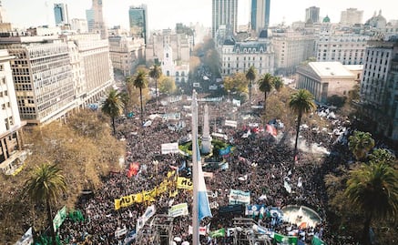 Miles abarrotan las calles en apoyo a Cristina Kirchner