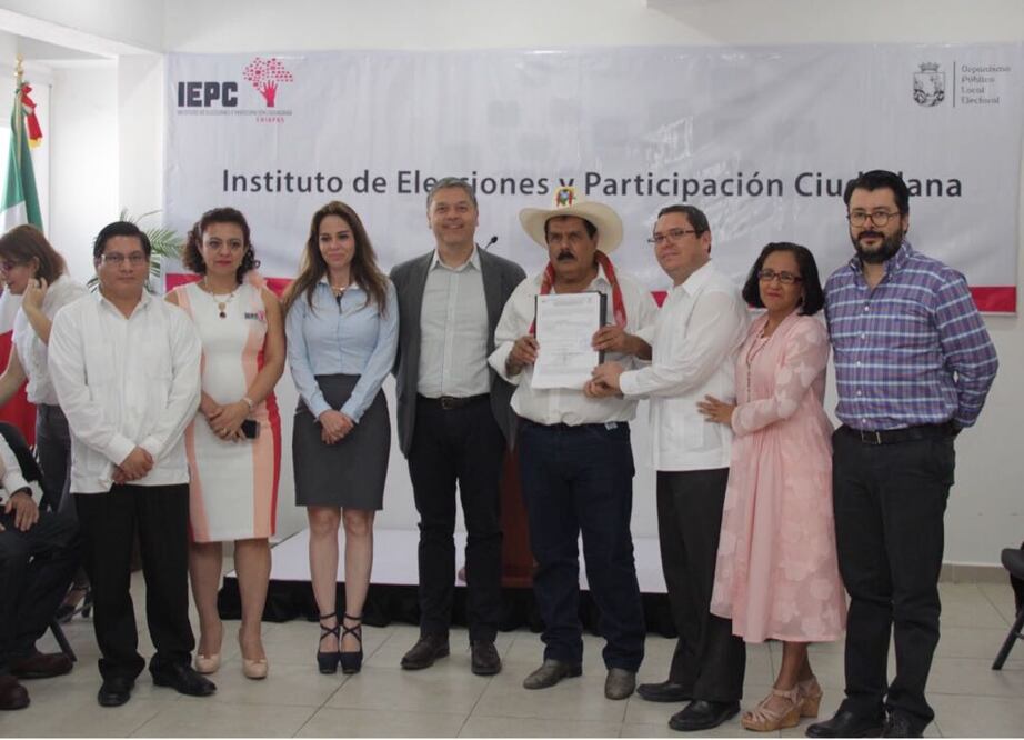 Solicita su registro el primer candidato por la vía independiente a la Gubernatura del Estado, Jesús Alejo Orantes Ruíz (Foto: tomada de Twitter @IEPCChiapas)