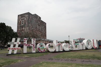 Pintan consignas tras marcha por feminicidio en CU