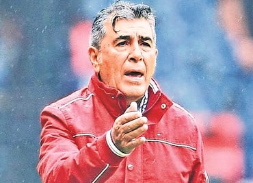 Reinoso deja definitivamente cargo de DT en Veracruz por enfermedad