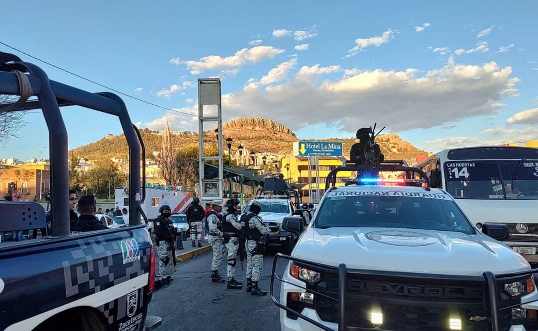 Matan a un hombre en puente peatonal en plena zona centro de Zacatecas (04/02/2025). Foto: Diana Valdez / EL UNIVERSAL