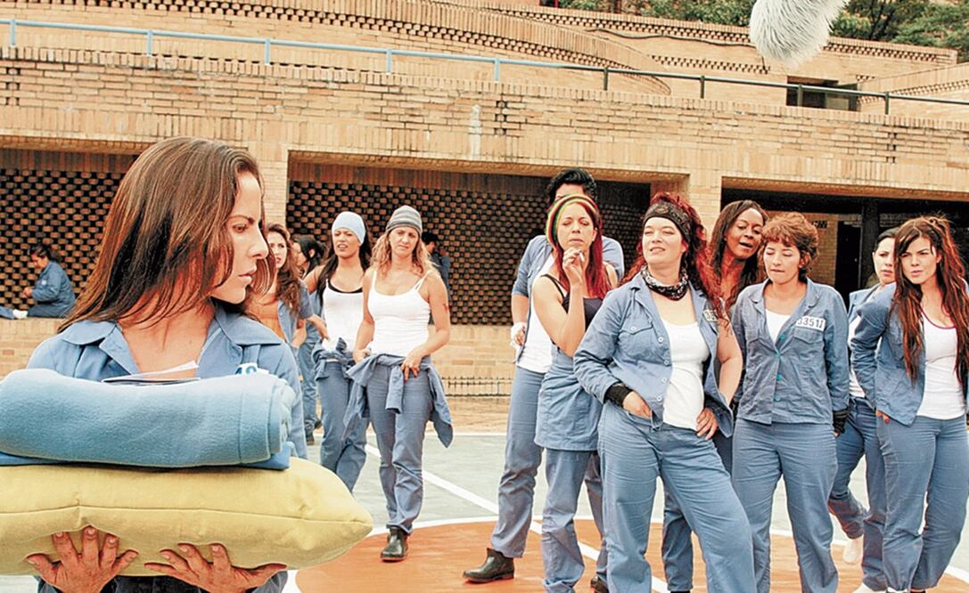 De acuerdo con especialistas, las autoridades ministeriales deben investigar si la actriz Kate del Castillo, quien protagonizó la serie 'La Reina del Sur' ( imagen), incurrió en conductas ilícitas al acercarse a Joaquín Guzmán Loera (ARCHIVO EL UNIVERSAL)