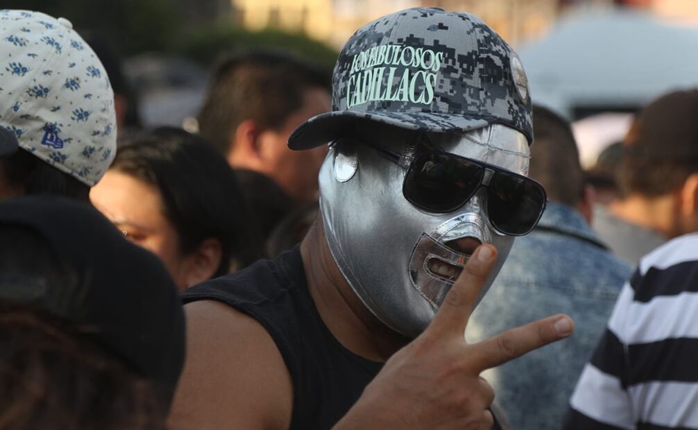 Los fanáticos comienzan a llegar al Zócalo capitalino. Foto: Carlos Odín/EL UNIVERSAL.