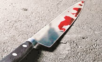 Hombre apuñala 11 veces a su exesposa en audiencia por violencia familiar