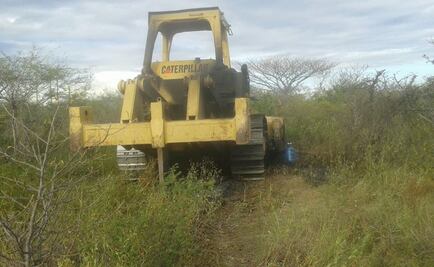 Comuneros queman maquinaria de obra en Oaxaca
