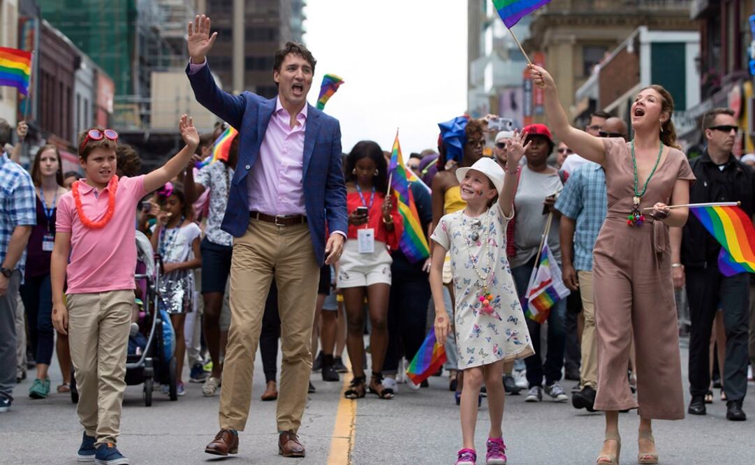 El primer ministro de Canadá, Justin Trudeau, encabezó por segundo año consecutivo el desfile del orgullo gay en Toronto (Foto: AP)