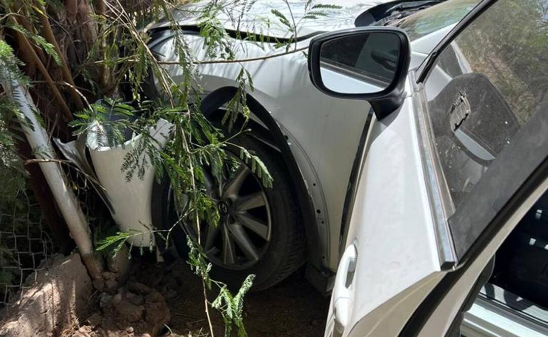 A los detenidos se les aseguraron tres armas largas , tres chalecos tácticos, tres cascos balísticos, seis cargadores abastecidos para armas largas y una camioneta Mazda, color blanco, con reporte de robo / Foto: Especial