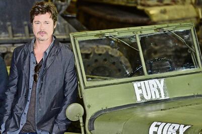 Pitt acusa a Jolie de dañarlo