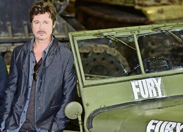 Pitt acusa a Jolie de dañarlo