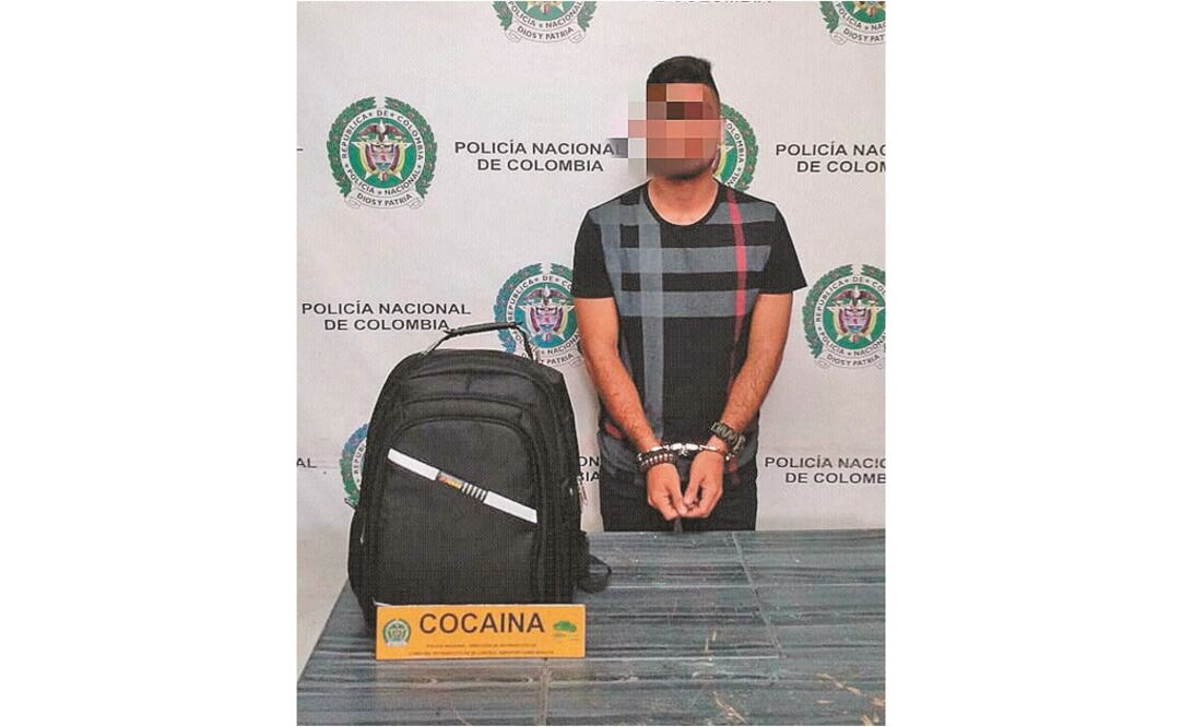 Detenido. El lunes pasado un ciudadano venezolano fue arrestado en el aeropuerto de El Dorado, en Bogotá, con un kilo de cocaína en su mochila, que pretendía trasladar a España (FOTOS: POLICÍA NACIONAL DE COLOMBIA)