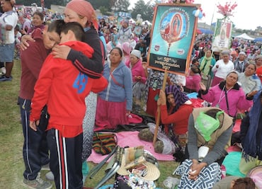Peregrinan 20 mil mujeres de Querétaro hacia la Basílica