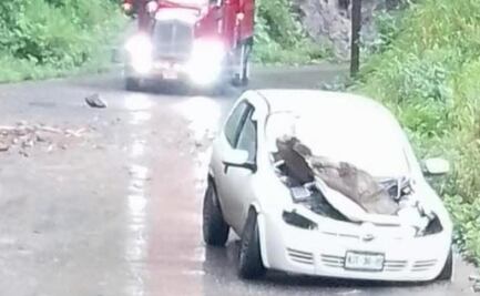 Lluvias provocan caída de roca sobre un auto en Tlanchinol, Hidalgo; reportan afectaciones en 18 municipios 