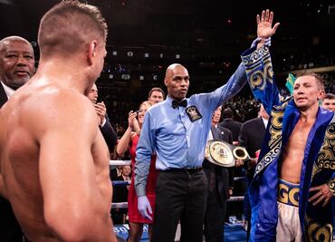 Golovkin no convence, pero derrota a un combativo Derevyanchenko