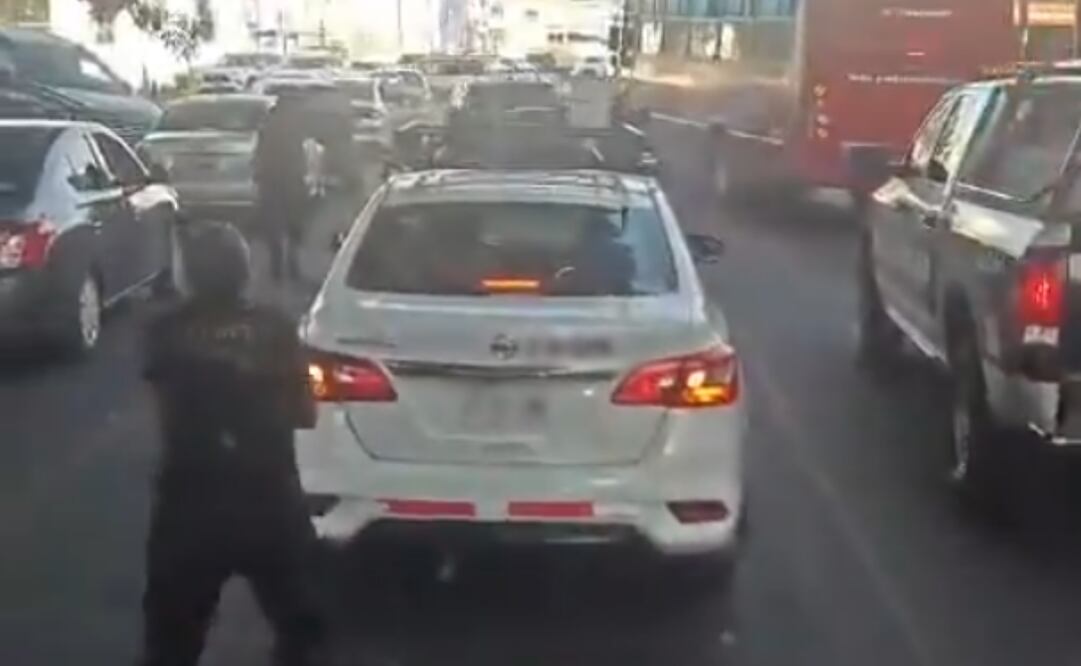 Persecución por auto robado termina en balacera en Guadalajara (01/12/2024). Foto: Captura de pantalla
