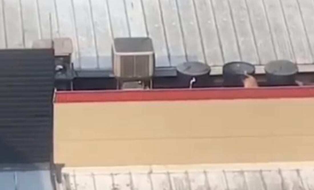 El ciudadano ingresó al techo del restaurante. Foto: Redes sociales