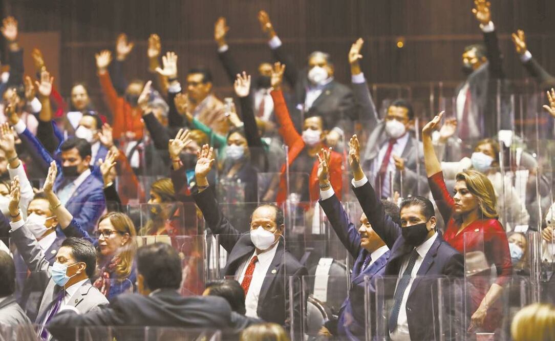 Bloque de oposición (PAN, PRI, PRD y MC) se hizo sentir y votaron 220 legisladores en contra de iniciativa. Foto: Diego Simón / EL UNIVERSAL.