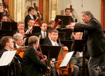 Filarmónica de Viena compra posada para refugiados