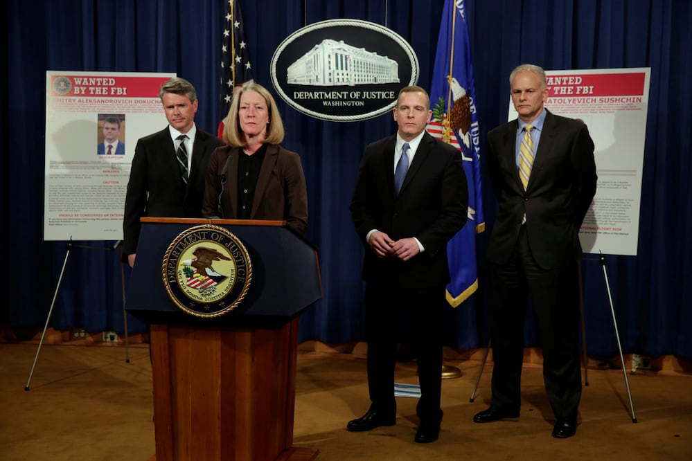  La División de Seguridad Nacional del FBI y la Oficina del Fiscal para el Distrito Norte de California en una conferencia de prensa conjunta sobre presuntos piratas informáticos rusos (Foto: Reuters)