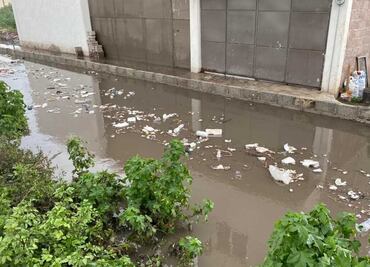 Lluvia en Ecatepec y Tecámac inunda vialidades y retrasa líneas del Mexibús