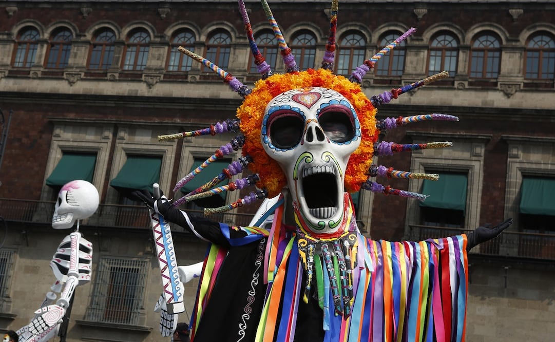 El desfile de Día de Muertos en la Ciudad de México surgió a partir de la cinta "007: Spectre". Foto: AP Photo/Ginnette Riquelme