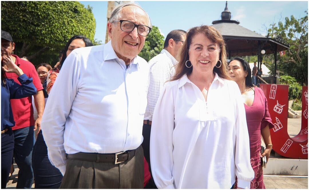 Este 8 de octubre de 2024, el secretario de Salud del Gobierno de México, David Kershenobich Stalnikowitz (izq) y la gobernadora Margarita González Saravia (der) durante el arranque del mega operativo “Morelos contra el Dengue”. Foto: Especial