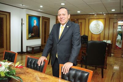 Pide Zambrano priorizar gasto en educación y salud