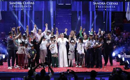 Morena denuncia ante el IECM a Sandra Cuevas por evento en Arena México