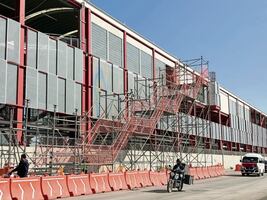 Comienzan a montar pasos peatonales