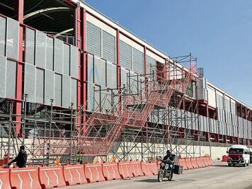 Comienzan a montar pasos peatonales