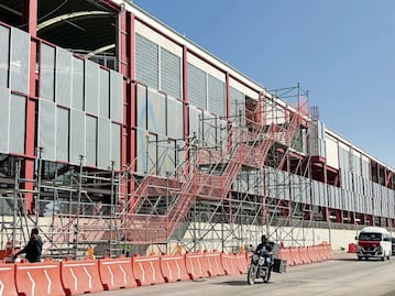 Comienzan a montar pasos peatonales