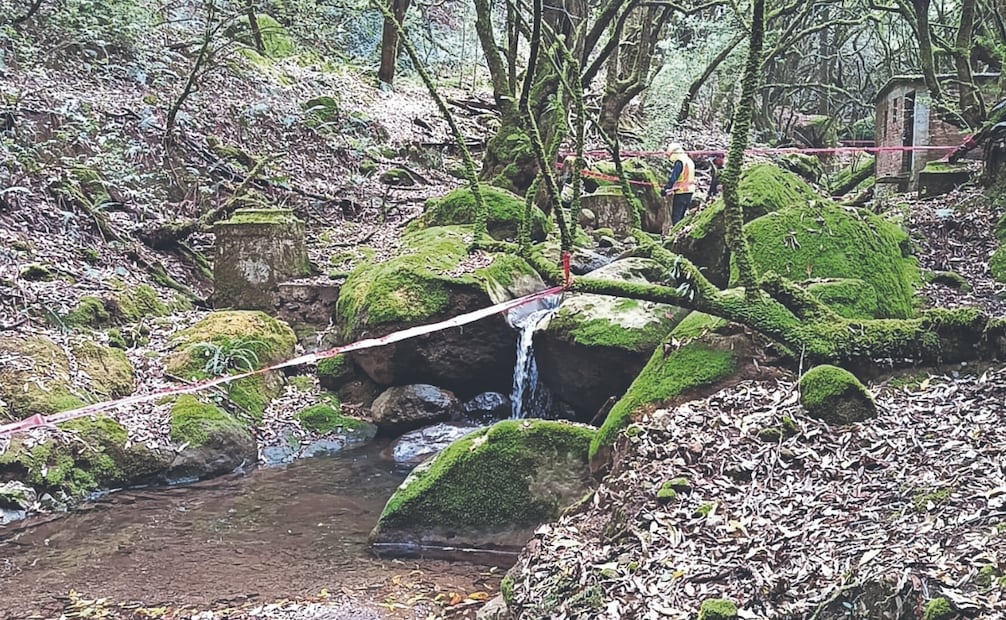 
A cinco días del incidente, personal contratado por la concesionaria realizaron trabajos para sellar el canal de desagüe. Foto: Gisela González Granados