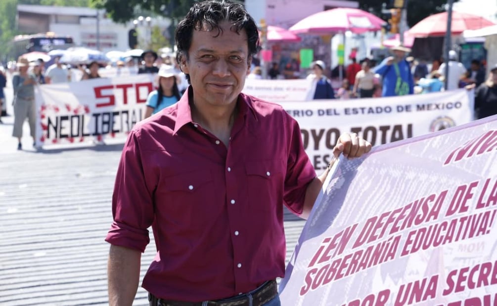 Marx Arriaga Navarro, exdirector general de Materiales Educativos de la Secretaría de Educación Pública (SEP) durante marcha de la CNTE en CDMX (15/05/2026). Foto: Fernanda Rojas / EL UNIVERSAL