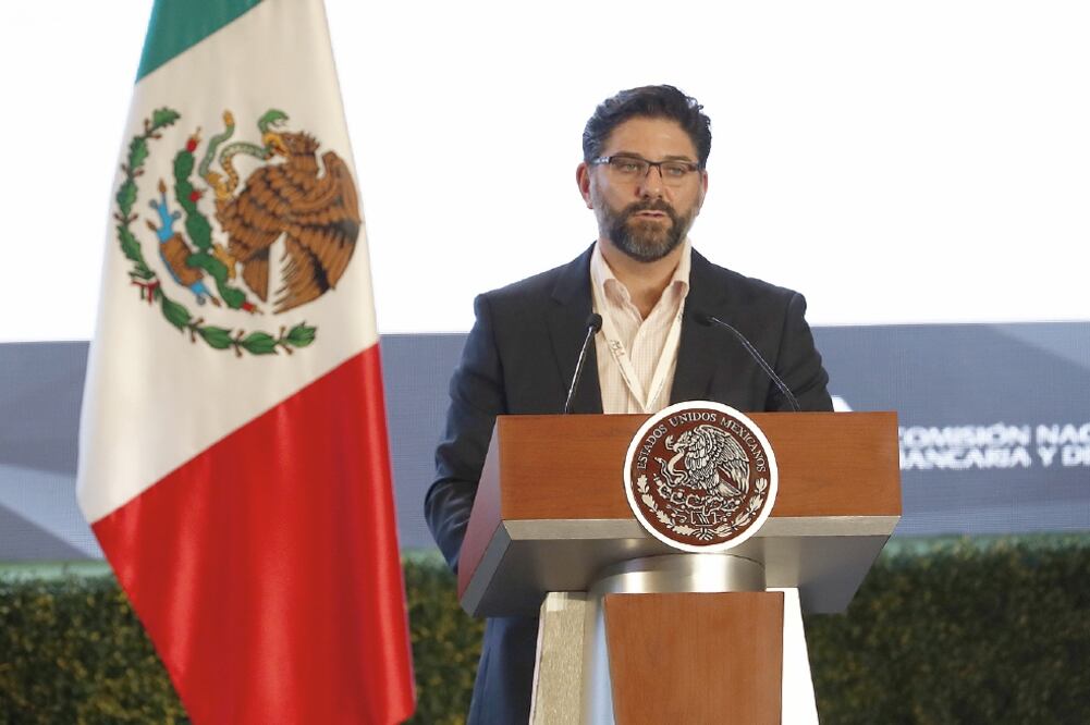 Jaime González Aguadé, presidente de la CNBV, dijo que pese a los avances de la reforma financiera, aún queda trabajo por hacer en materia de inclusión (YADIN XOLALPA. EL UNIVERSAL)