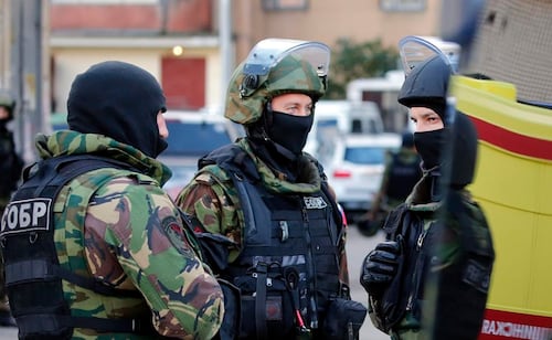 Muere militar ruso en explosión de un automóvil en San Petersburgo; autoridades ya investigan