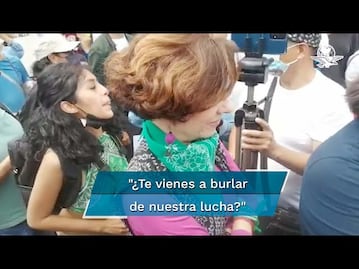 Corren y abuchean a Denise Dresser de marcha por el 2 de octubre