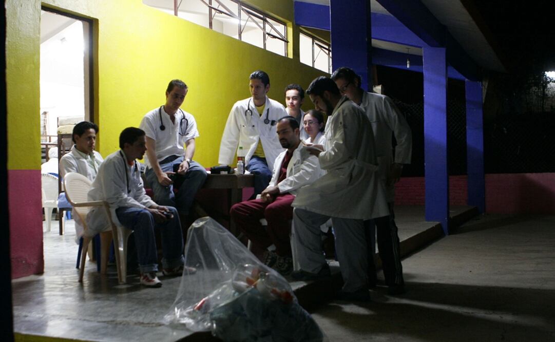 Estudiantes de medicina realizan su servicio social en zonas rurales y marginadas. Foto: Archivo / EL UNIVERSAL