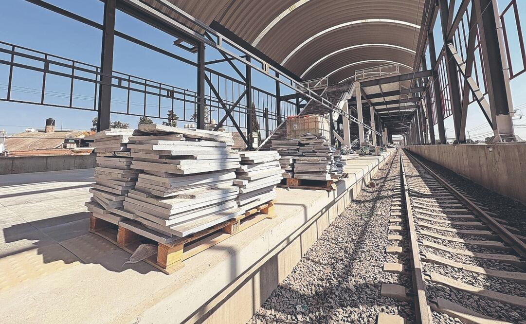 El material quedó expuesto en la estación del tren, a la espera de que se reanuden los trabajos. Foto: de ARTURO CONTRERAS. EL UNIVERSAL