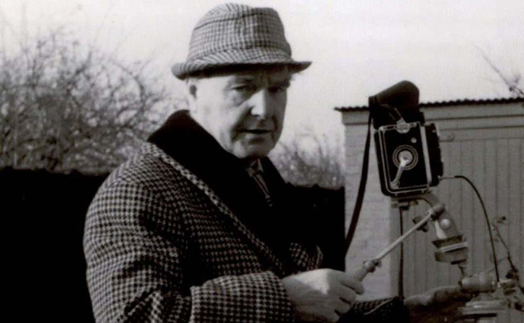 La exposición, con 200 piezas, es un recorrido íntimo por la vida del artista a través de su obra y vida. Foto: EFE